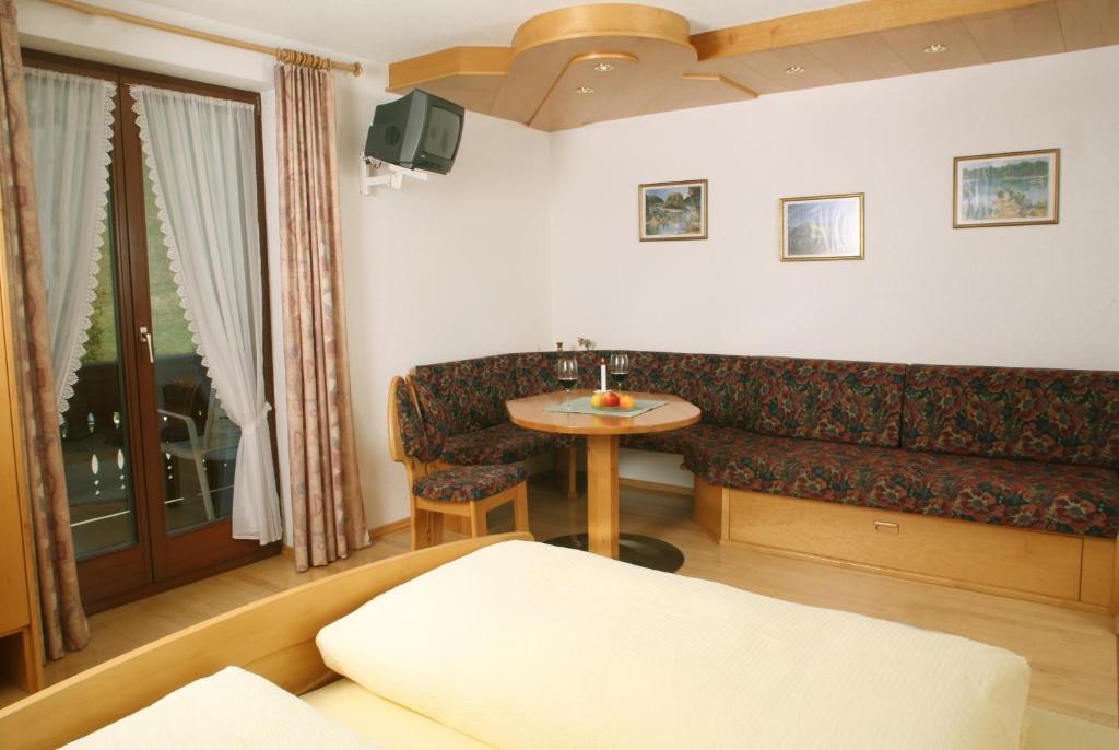 Gaestehaus Ortner Liesing Rum bild