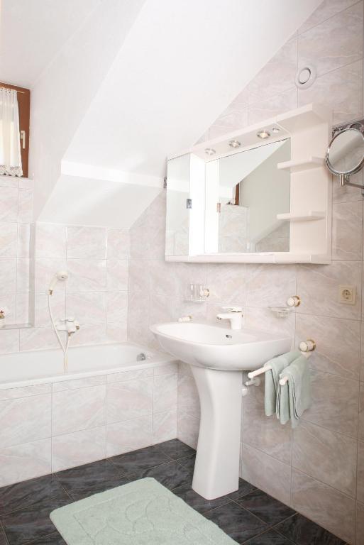 Gaestehaus Ortner Liesing Rum bild
