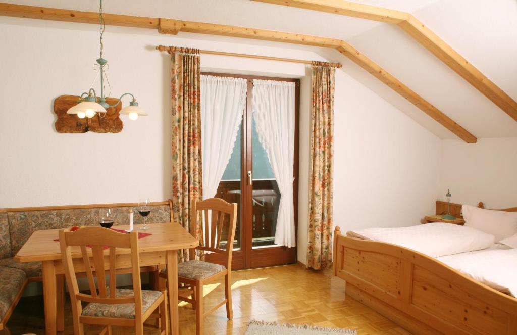 Gaestehaus Ortner Liesing Rum bild